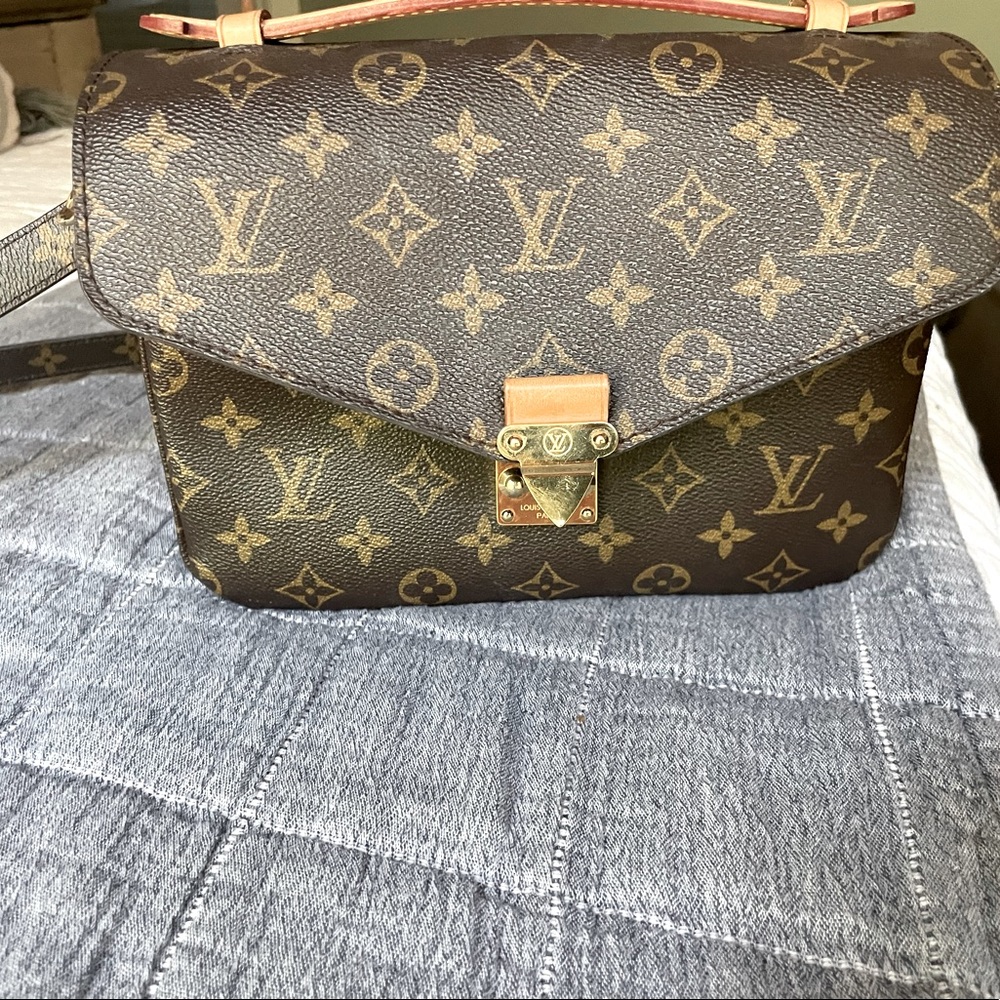 Louis Vuitton Pochette Métis
